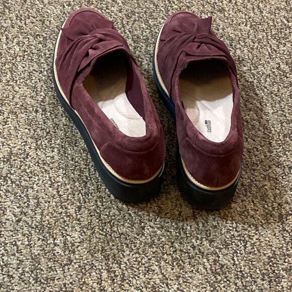 Clarks Sharon Dasher Suede 
Burgundy Red Flats with Bow Detail Size 10 M - Picture 4 of 7